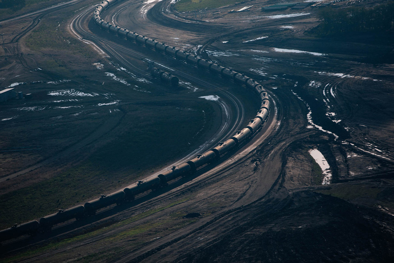 Illustration for article titled Gorgeous Aerial Photos Capture the Ironic Beauty of Fracking
